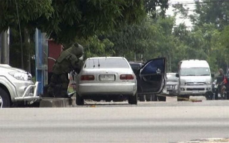 Bomba u autu!